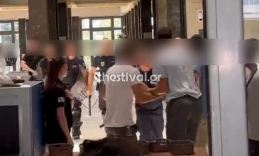 Ένταση στα δικαστήρια μετά την προφυλάκιση του 25χρονου για την υπόθεση της φονικής επίθεσης στο σπίτι της οικογένειας Νέστορα