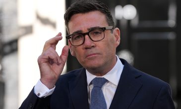 Τα πρώτα μέτρα του νέου πρωθυπουργού της Βρετανίας, Άντι Μπέρναμ: Επίκεντρο η ακρίβεια, η στέγαση και το κοινωνικό κράτος