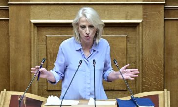 Δούρου: Συντηρητική αντιδραστική και αναχρονιστική η πρόταση της κυβέρνησης για την Αναθεώρηση του Συντάγματος