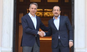 Μητσοτάκης σε Χριστοδουλίδη: Στηρίζουμε απόλυτα τις πρωτοβουλίες σου για μια ουσιαστική επανέναρξη των συνομιλιών στο Κυπριακό
