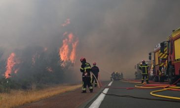 Πύρινη λαίλαπα στην Γαλλία: 420.000 στρέμματα καμένης έκτασης, 220.000 κάτοικοι απομακρύνθηκαν από τις εστίες τους