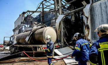 Στον εισαγγελέα σήμερα οι συλληφθέντες για τη φονική έκρηξη σε εργοστάσιο στα Εξαμίλια Κορινθίας – Δείτε βίντεο από τη στιγμή που ξέσπασε η πυρκαγιά