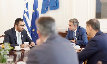 Συνάντηση Μητσοτάκη με τον υπουργό Βιομηχανίας και Προηγμένης Τεχνολογίας των ΗΑΕ
