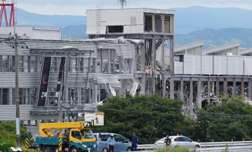 Φονικός σεισμός στην Ιαπωνία: Στους 13 οι νεκροί από τα 7,1 Ρίχτερ – Φόβοι για παγιδευμένους σε εμπορικό κέντρο στην Κουμάμοτο