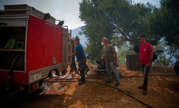 Εθνική θλίψη για την απώλεια τριών πυροσβεστών στις φωτιές – Συλλυπητήρια του πρωθυπουργού και όλης της πολιτικής ηγεσίας