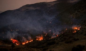 Ολονύχτια μάχη των πυροσβεστικών δυνάμεων στα πύρινα μέτωπα σε Ρέθυμνο, Πάρο, Άνδρο και Κάλυμνο