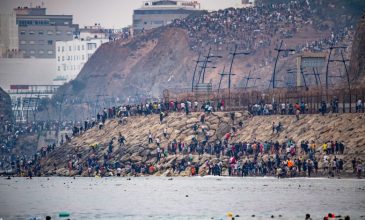 Χαμός στην Ισπανία και… τρόμος στην Ευρώπη με την μαζική είσοδο μεταναστών στην Θέουτα μέσω Μαρόκου