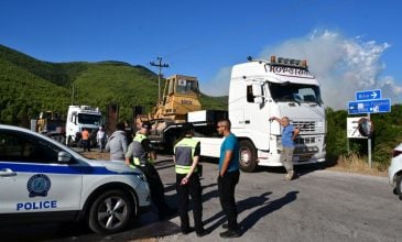 Εξαπλώνεται η φωτιά στο Αίγιο: Μήνυμα του 112 για εκκένωση σε 4 περιοχές