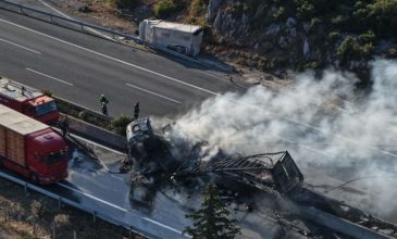 Εικόνες σοκ από το δυστύχημα στην Αθηνών-Λαμίας – Aποκαταστάθηκε μερικώς η κυκλοφορία