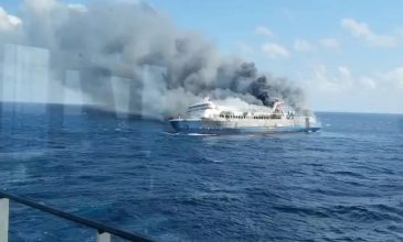 Τουλάχιστον πέντε νεκροί και 41 αγνοούμενοι από φωτιά που ξέσπασε σε φέρι μποτ, στην Ινδονησία