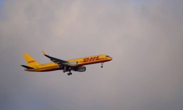 Σύγκρουση αεροσκάφους της DHL με άγνωστο αντικείμενο στο αεροδρόμιο της Λειψίας