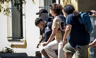 Στη φυλακή ο 26χρονος κατηγορούμενος για τη δολοφονία της Βρετανίδας στην Κυψέλη – Τήρησε το δικαίωμα σιωπής ενώπιον της ανακρίτριας