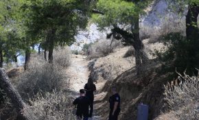 Σε 57χρονη από την Κυψέλη ανήκει η σορός που βρέθηκε σε σπηλιά στον Λυκαβηττό – Φαίνεται ότι έχασε τη ζωή της μετά από πτώση