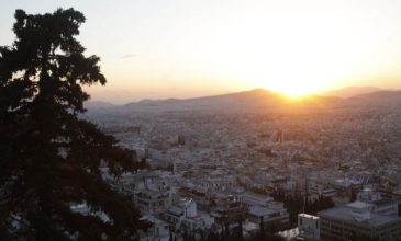 Κλείνει ο Λόφος Λυκαβηττού για τον κίνδυνο φωτιάς