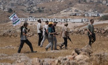Ισραηλινοί ακτιβιστές προσπαθούν να ανεφοδιάσουν πολιορκημένους Παλαιστίνιους στην κατεχόμενη Δυτική Όχθη