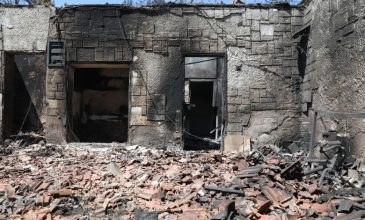 Ξεκινούν οι αυτοψίες για την καταγραφή των ζημιών από τις φωτιές στη Σαλαμίνα