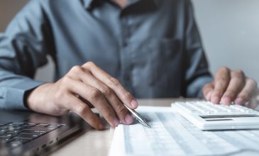Προσποιούνταν τους λογιστές και εξαπατούσαν ηλικιωμένους – Εξαρθρώθηκε εγκληματική οργάνωση σε Νέα Σμύρνη και Παλαιό Φάληρο