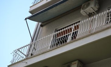 Το διαμέρισμα της φρίκης στην Κυψέλη: Ενδείξεις κακοποίησης των παιδιών – Ο ιατροδικαστής φέρεται να εντόπισε σημάδια στο νεκρό βρέφος