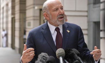 Τα γύρισε ο υπουργός Εμπορίου των ΗΠΑ που είπε πως «κανείς Αμερικανός δεν έχει πεθάνει στον ιρανικό πόλεμο»