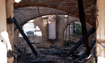 Μεγάλες καταστροφές έχει υποστεί το πέτρινο κτίριο της κάβας «Δανιηλίδος» από τη φωτιά στο ιστορικό οινοποιείο της Achaia Clauss