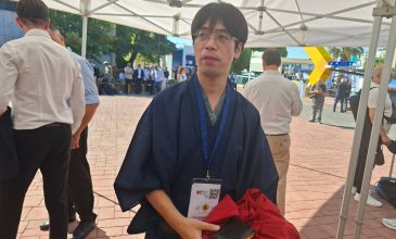 Fukuda Kosuke: Ο Ιάπωνας καθηγητής που μιλάει ελληνικά και χορεύει ποντιακά ήρθε στην 90ή ΔΕΘ