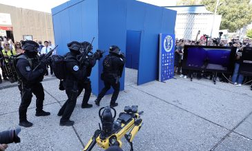 90ή ΔΕΘ: ΕΚΑΜ, ρομπότ-σκύλος και drones σε επίδειξη για την εξουδετέρωση «ταμπουρωμένου» ληστή