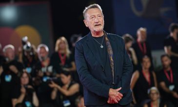 Ο σεναριογράφος του νέου Τζέιμς Μποντ πυροδοτεί τις φήμες για την επιλογή του 007