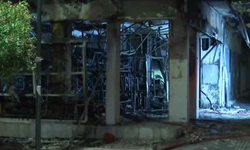 Κάηκε ολοσχερώς τριώροφο κτίριο στον Πειραιά, έμεινε μόνο ο σκελετός