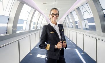 Γυναίκα θα πιλοτάρει το αεροσκάφος του πάπα Λέοντα κατά την επίσκεψή του στη Γαλλία