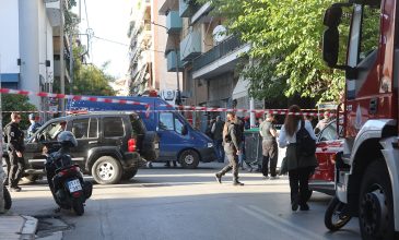 Βίντεο ντοκουμέντο από την στιγμή της έκρηξης στον Κολωνό – Οι αρχές αναζητούν τα πρόσωπα που άφησαν το σακίδιο με τον εκρηκτικό μηχανισμό