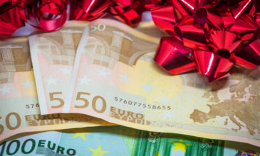 Χριστουγεννιάτικη ένεση 1,59 δισ. στην αγορά από το δώρο Χριστουγέννων