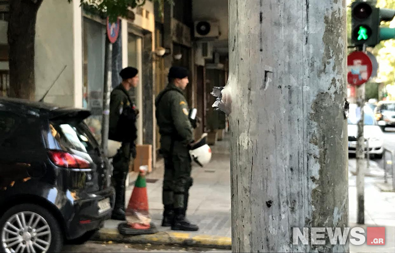 Οι σφαίρες διαπέρασαν το μέταλλο στην επίθεση στα γραφεία του ΠΑΣΟΚ