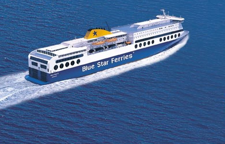 «Ξεκόλλησε» το Blue Star Patmos και θα οδηγηθεί στο λιμάνι της Ίου