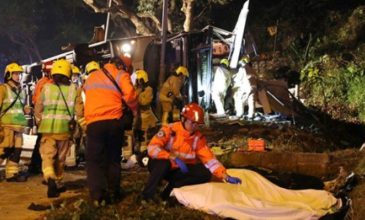 Δεκάδες νεκροί από ανατροπή λεωφορείου στο Χονγκ Κονγκ