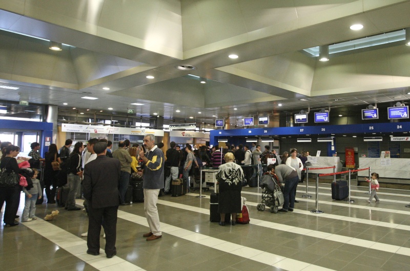 Υπάλληλος αεροδρομίου «ξάφριζε» τις αποσκευές των επιβατών