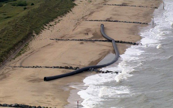 Τεράστιοι αγωγοί ξεβράστηκαν στις ακτές της Μεγάλης Βρετανίας