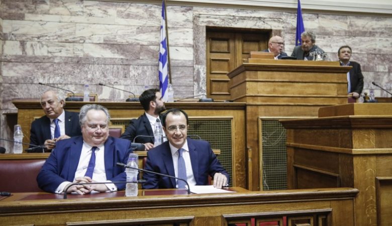 Ο Κοτζιάς ενημέρωσε την επιτροπή Εξωτερικών για τους δύο στρατιωτικούς