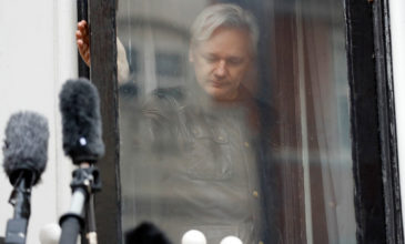 WikiLeaks: Δικαστήριο του Ισημερινού αποφάσισε να αφαιρεθεί η υπηκοότητα από τον Τζούλιαν Ασάνζ