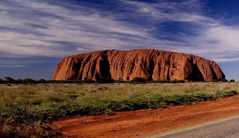 Λόγω ασέβειας απαγορεύτηκε η αναρρίχηση στο διασημότερο μονόλιθο της Αυστραλίας