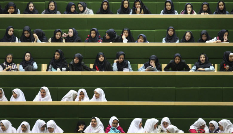 Το Ιράν απαγόρευσε τη διδασκαλία των Αγγλικών στα δημοτικά σχολεία