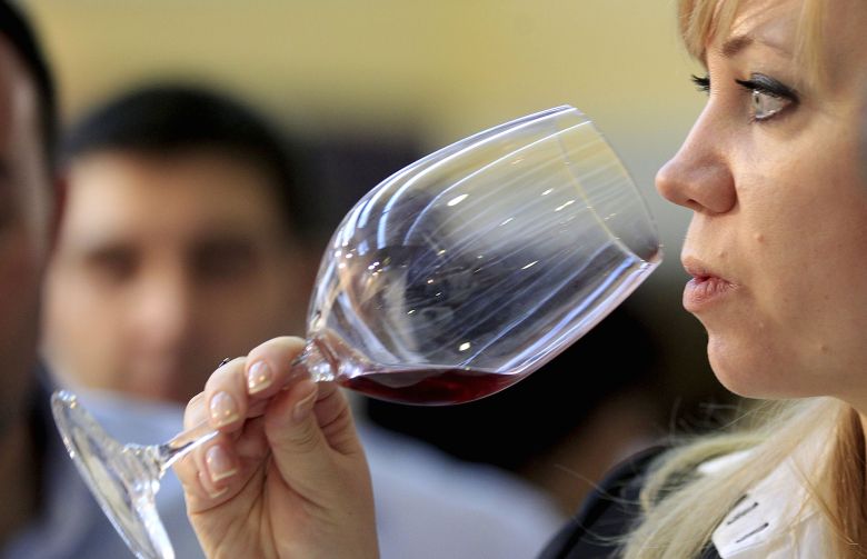 «Καταργείται ο ειδικός φόρος κατανάλωσης στο κρασί» δήλωσε ο Βαγγέλης Αποστόλου