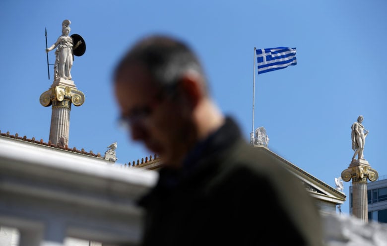 Wall Street Journal: Για την Ελλάδα υπάρχει τελικά φως στο τούνελ