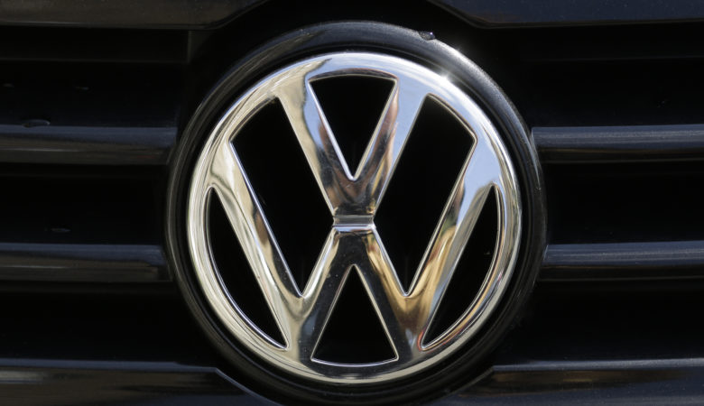 Ανακαλούνται τρίλιτρα VW Touareg diesel