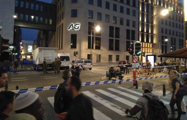 Δύο ταυτόχρονες έρευνες για την επίθεση με μαχαίρι στις Βρυξέλλες
