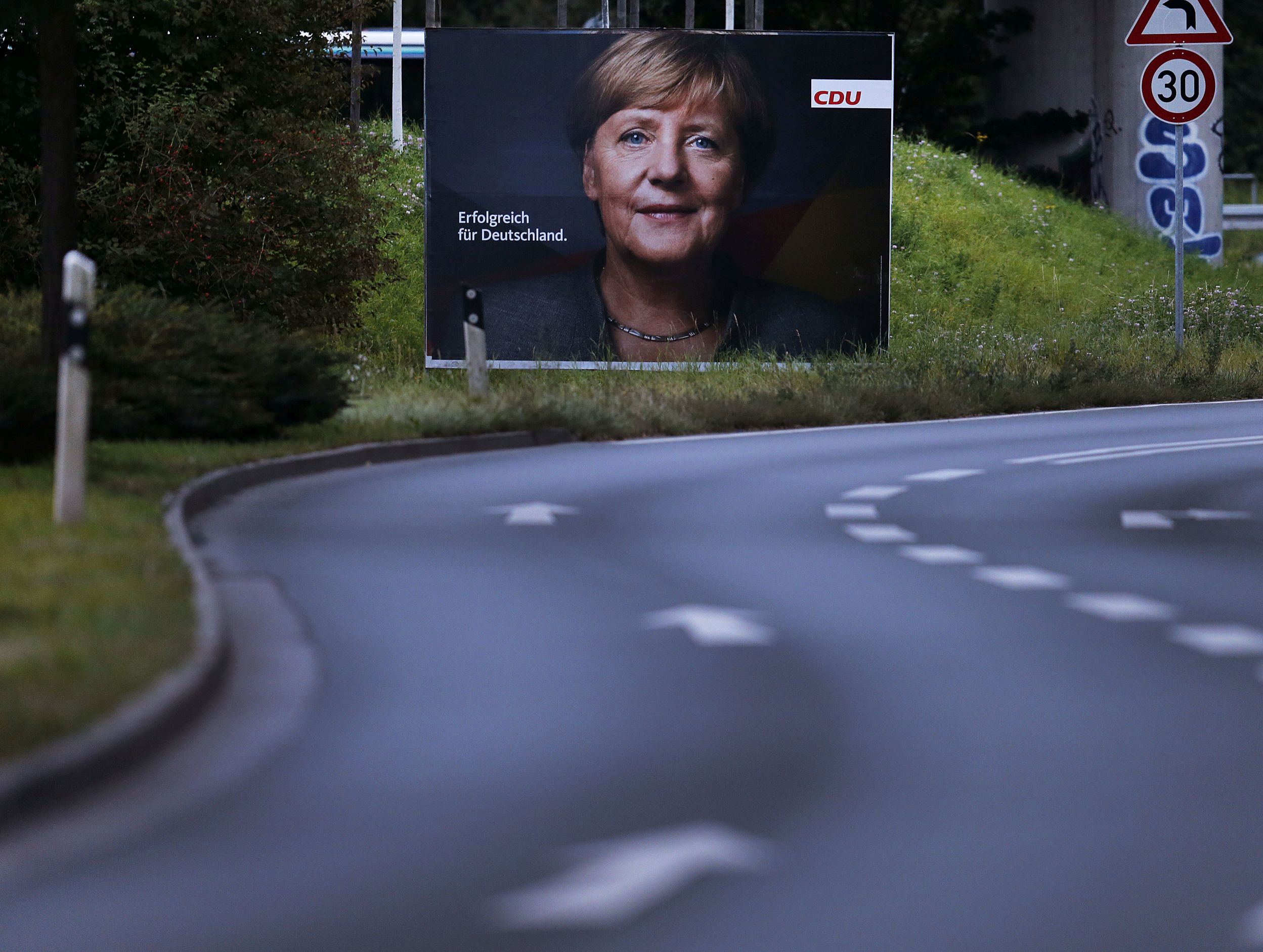 Πολλοί αναποφάσιστοι, ισχυρή Μέρκελ και σκιά AfD στις Γερμανικές εκλογές