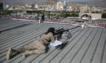Η Τεχεράνη διαψεύδει ότι παρέχει όπλα στους αντάρτες Χούτι