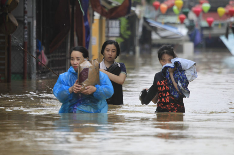 Τουλάχιστον 49 νεκροί από τον τυφώνα Ντάμφρεϊ στο Βιετνάμ