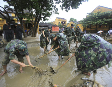 Φονικές πλημμύρες στο Βιετνάμ – Τουλάχιστον 90 νεκροί