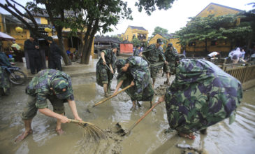 Φονικές πλημμύρες στο Βιετνάμ – Τουλάχιστον 90 νεκροί