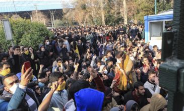 Πώς θα εξελιχθούν οι πολύνεκρες, μαζικές διαδηλώσεις στο Ιράν